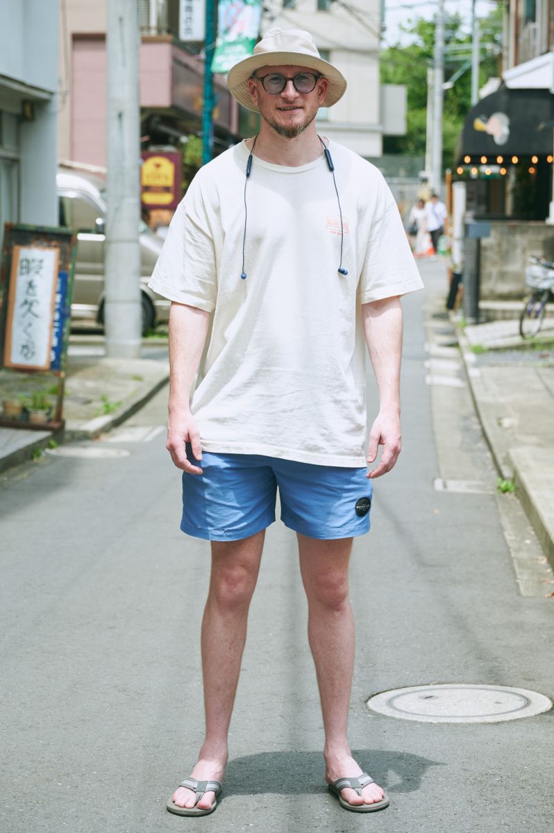 ショップオリジナルTにスイムショーツ クンデベンジャミン