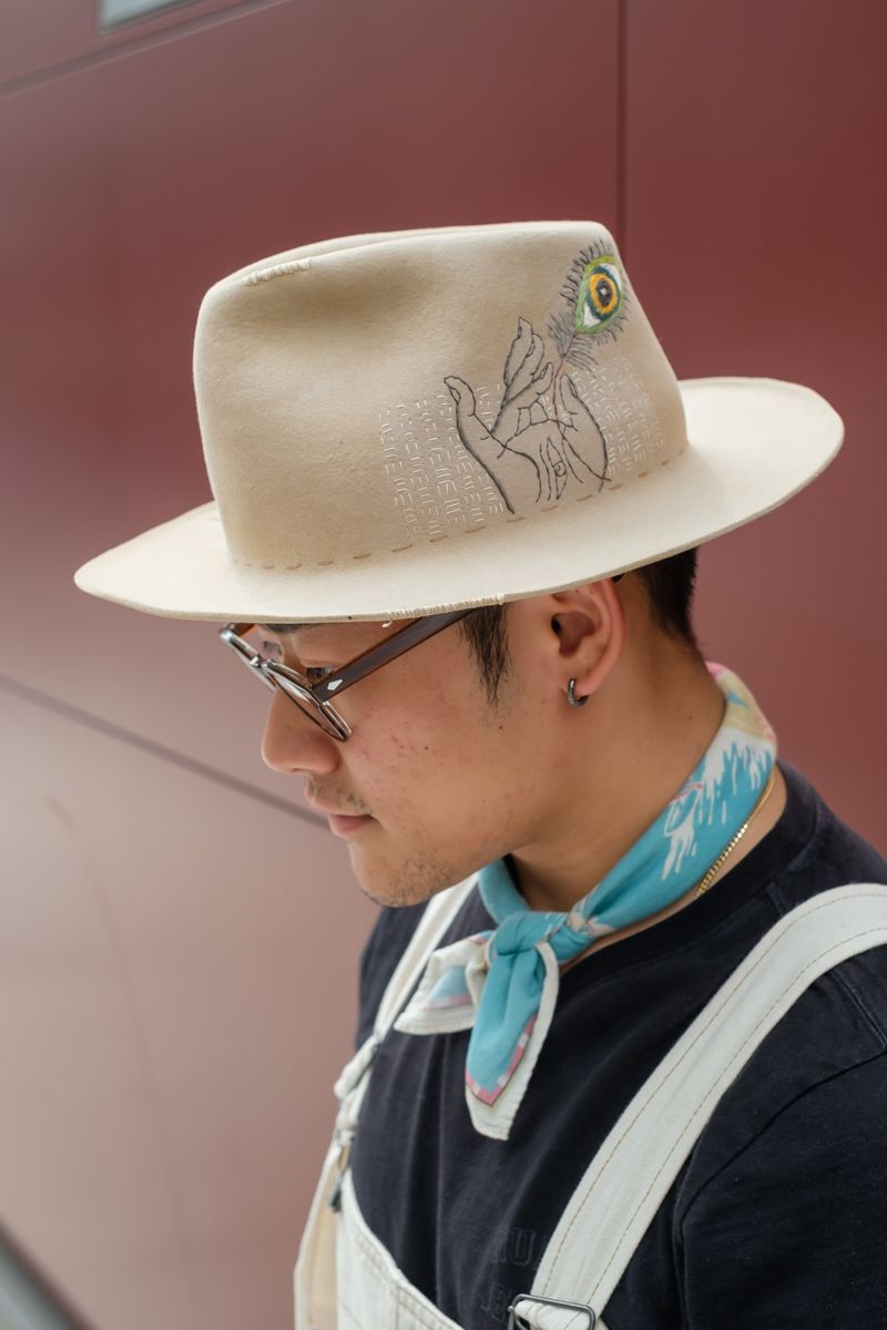 バンダナとハットでオーバーオールを品よく 服部詞恩 3枚目の写真