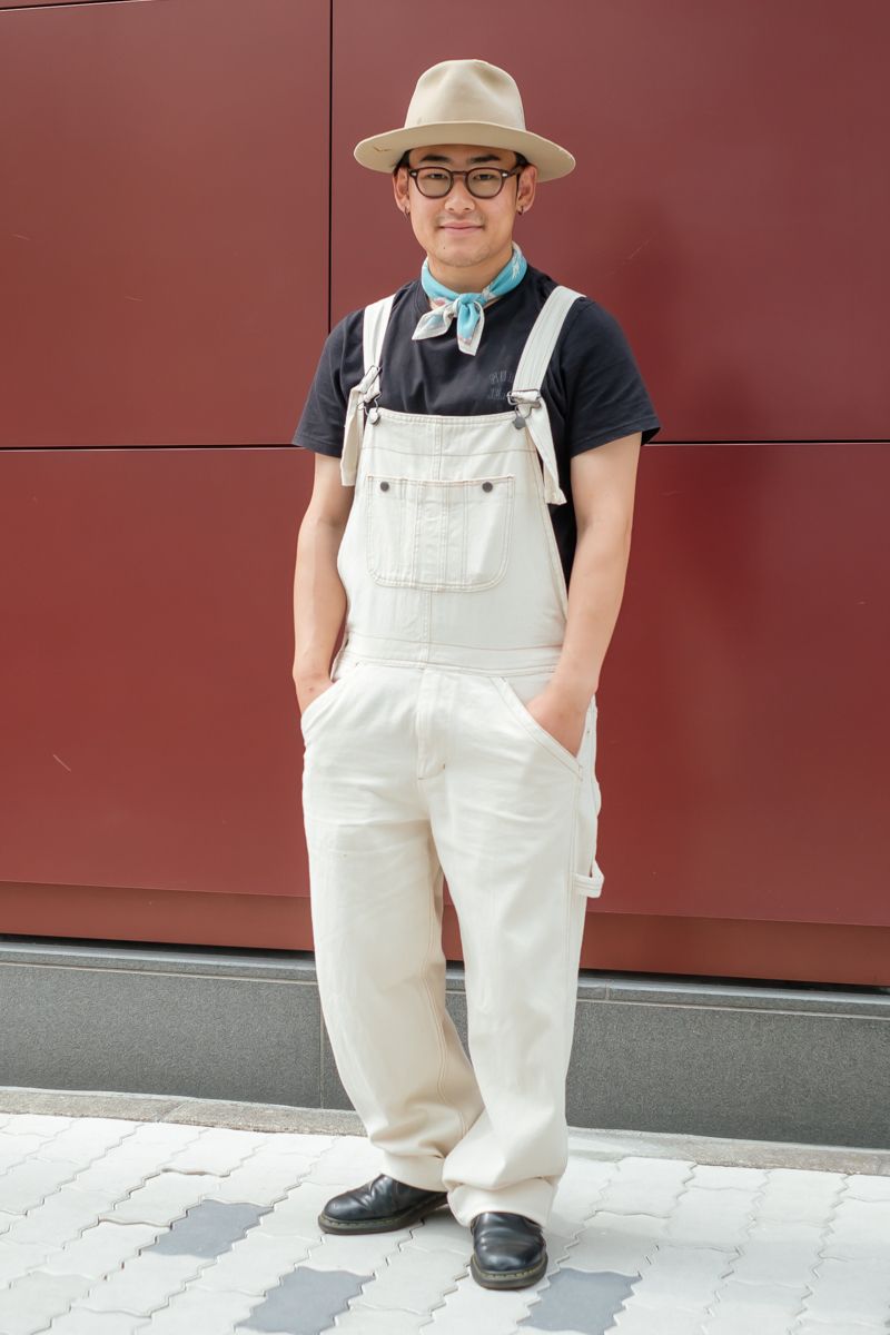 バンダナとハットでオーバーオールを品よく 服部詞恩