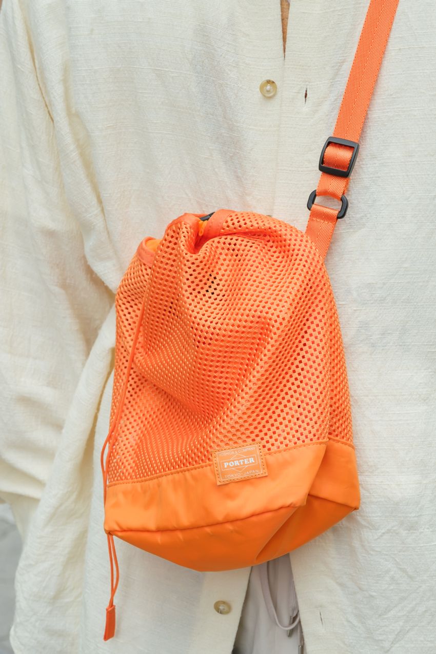 斜め掛けバッグは「ポーター」が支持率高し！洒落た人たちの愛用モデルを街頭調査 - 12枚目の画像