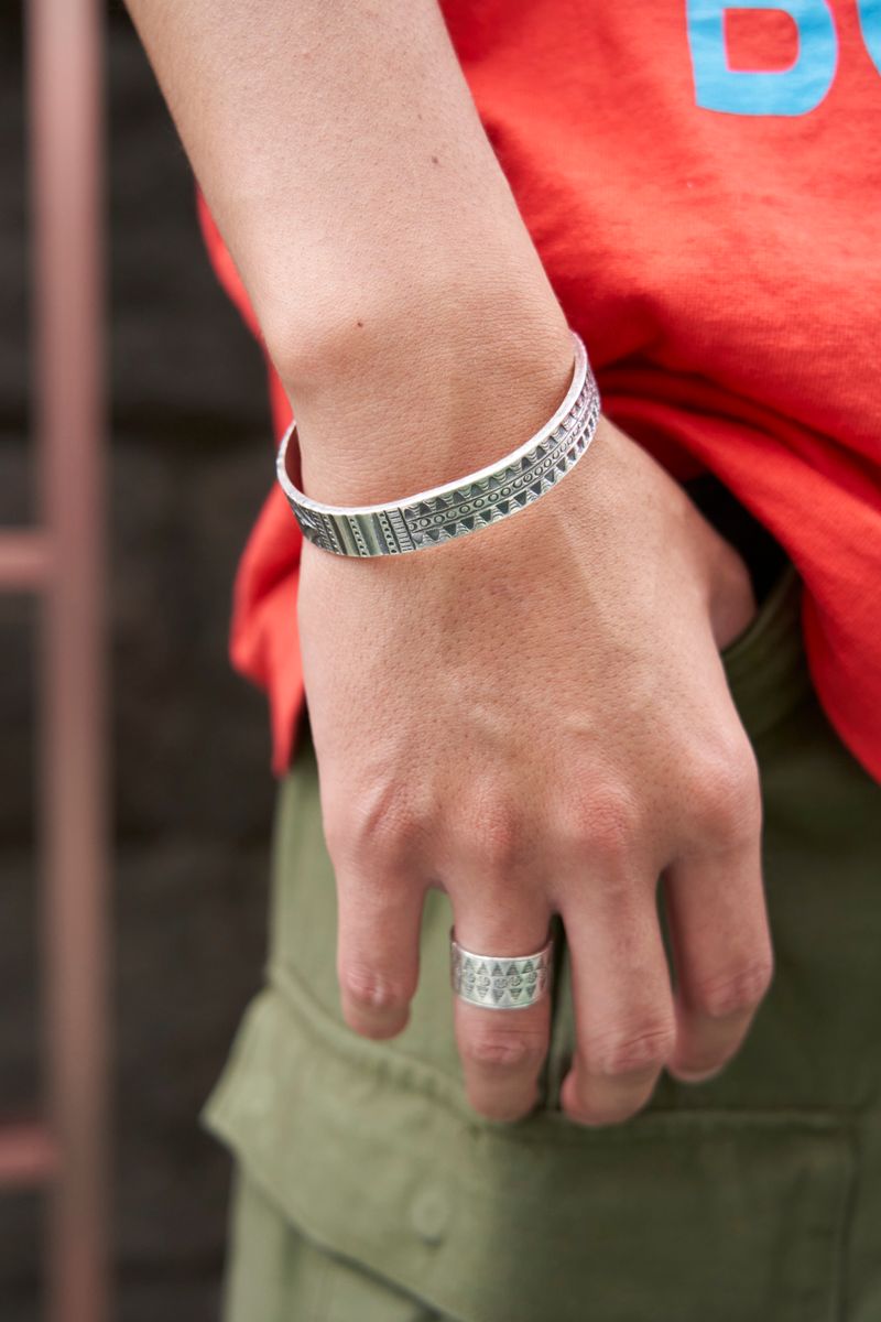 鮮烈な赤にアースカラーで大人カジュアル 栗田雄介 5枚目の写真