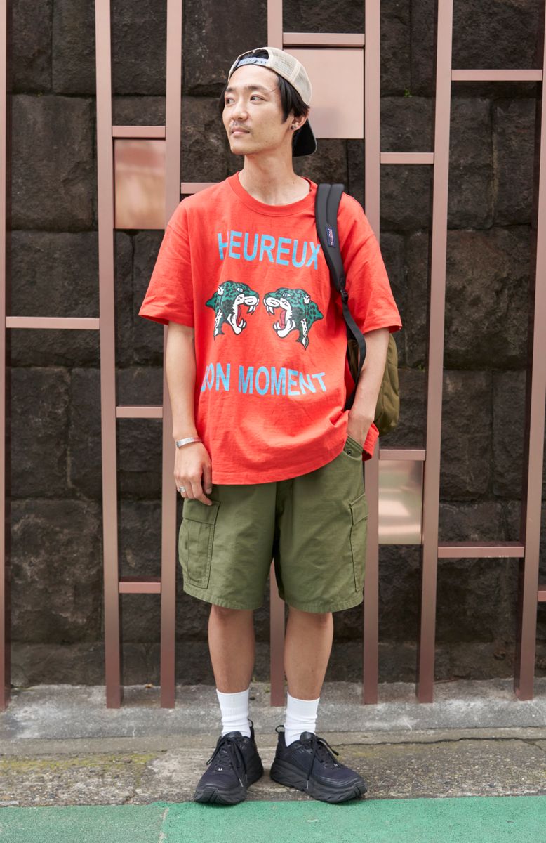 鮮烈な赤にアースカラーで大人カジュアル 栗田雄介