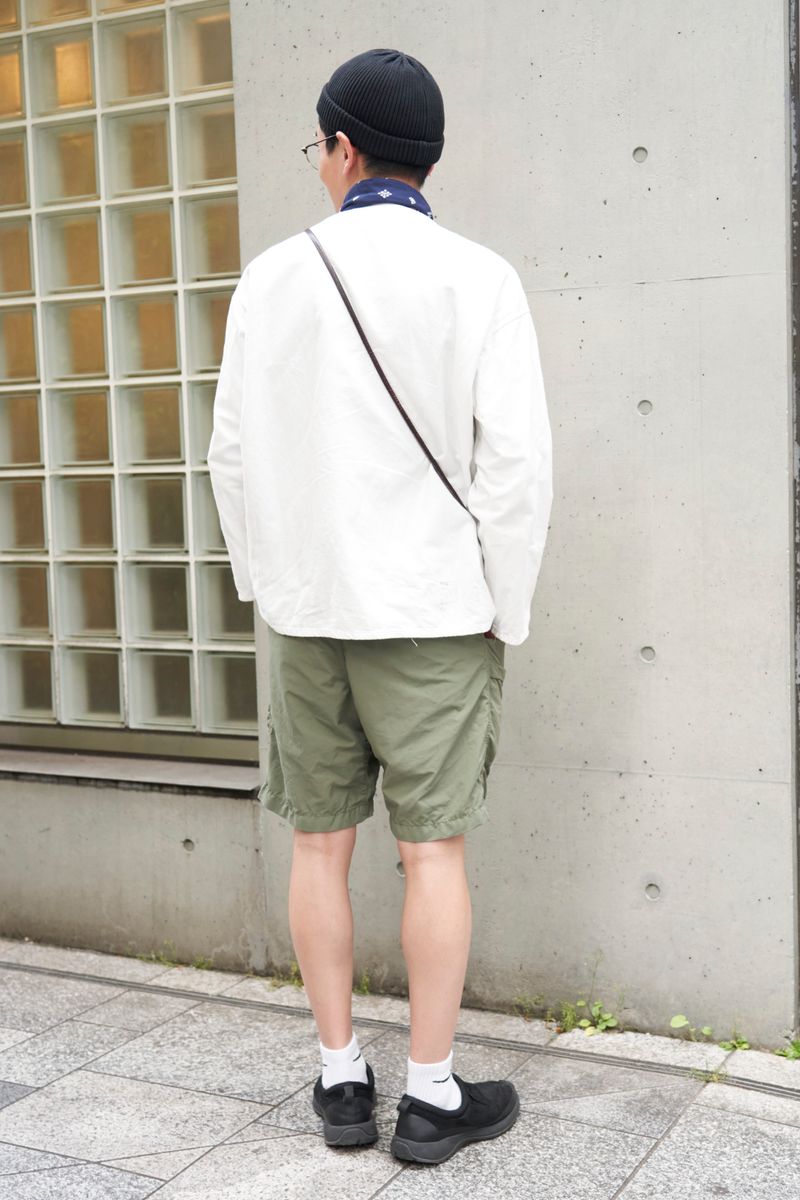 軍モノのシャツとニット帽に小粋な小物使い 金山洸介 2枚目の写真