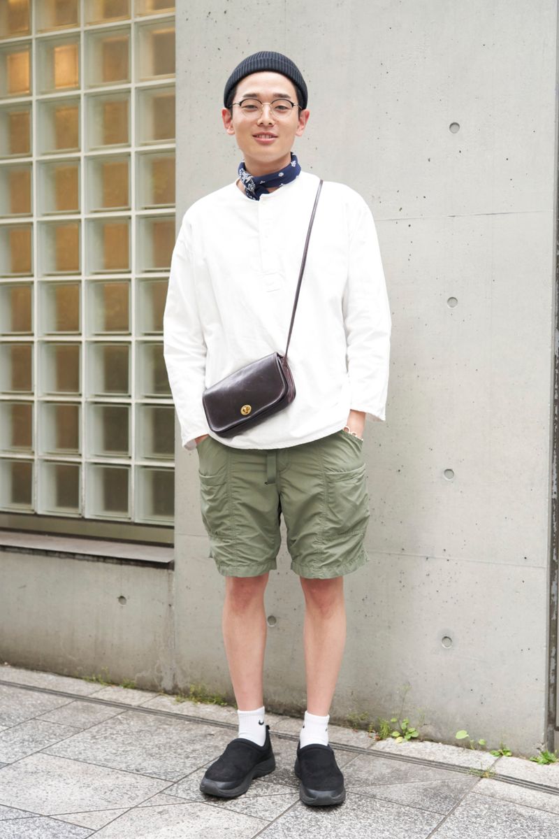 軍モノのシャツとニット帽に小粋な小物使い 金山洸介