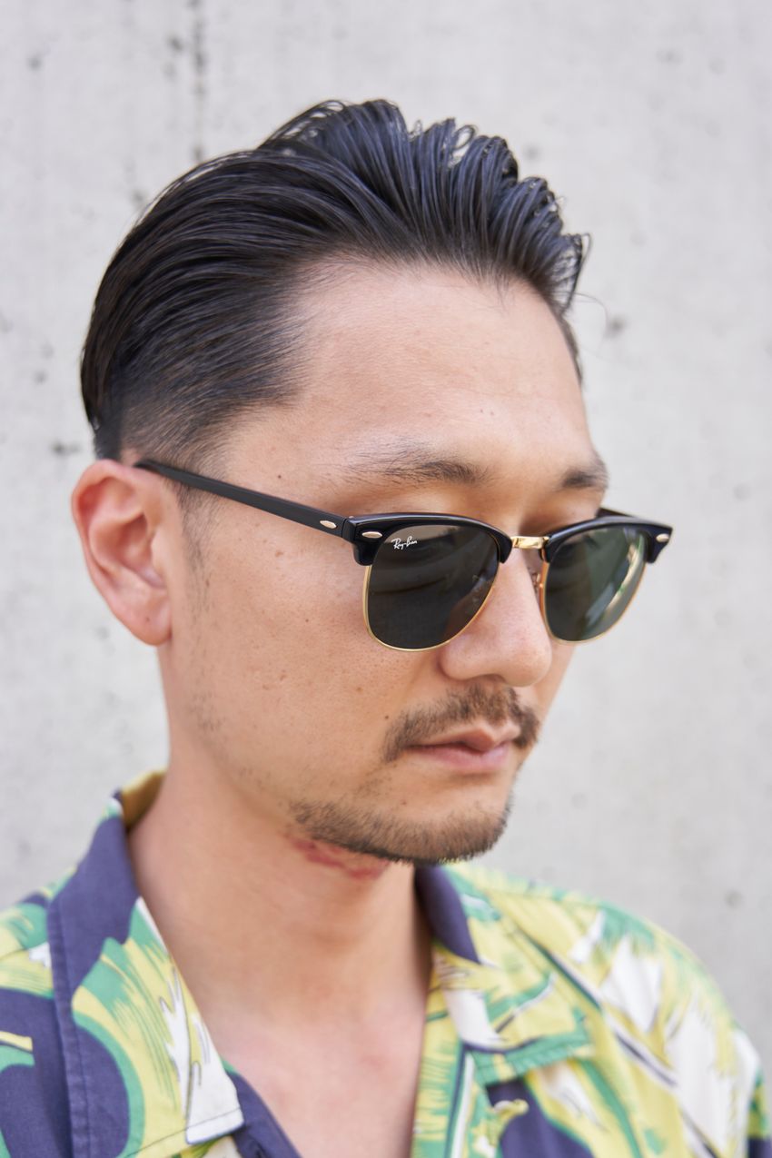 「黒ディッキーズは夏も使える説」をスナップで実証。合わせたのはTシャツ、アロハシャツetc. - 10枚目の画像