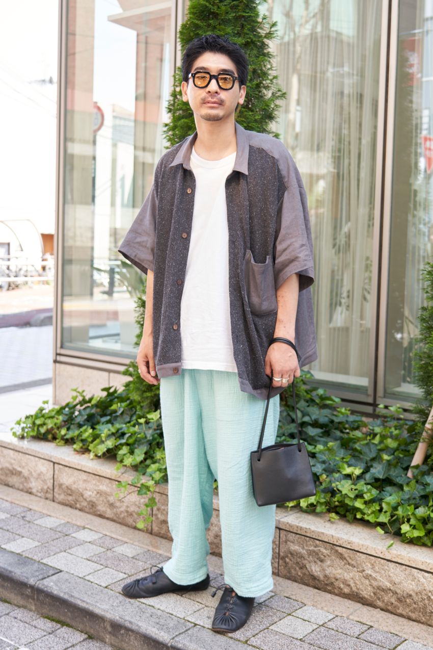 シンプル＆上質で男女問わず人気「アエタ」のバッグ。街では“小ぶりタイプ”がコーデしやすいと好評 - 8枚目の画像