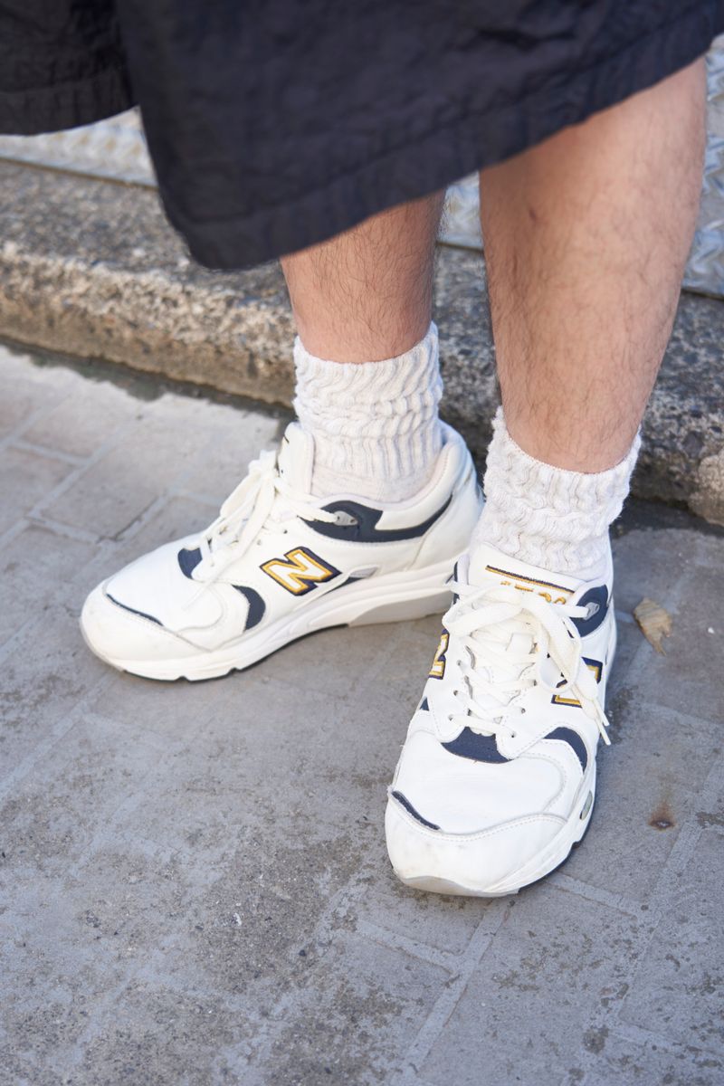 ビッグTの襟元からタイダイ柄をチラ見せ 山中翔太 6枚目の写真