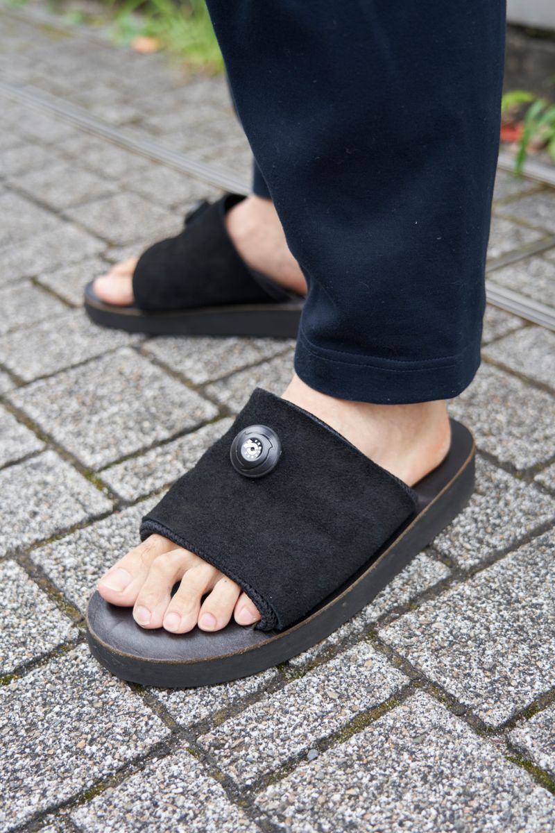 高機能なダイヤル式サンダルで都会を闊歩 安井孔明 7枚目の写真