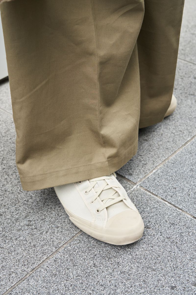 個性的なワイドパンツは無地Tでモダンに 村田豊宏 5枚目の写真