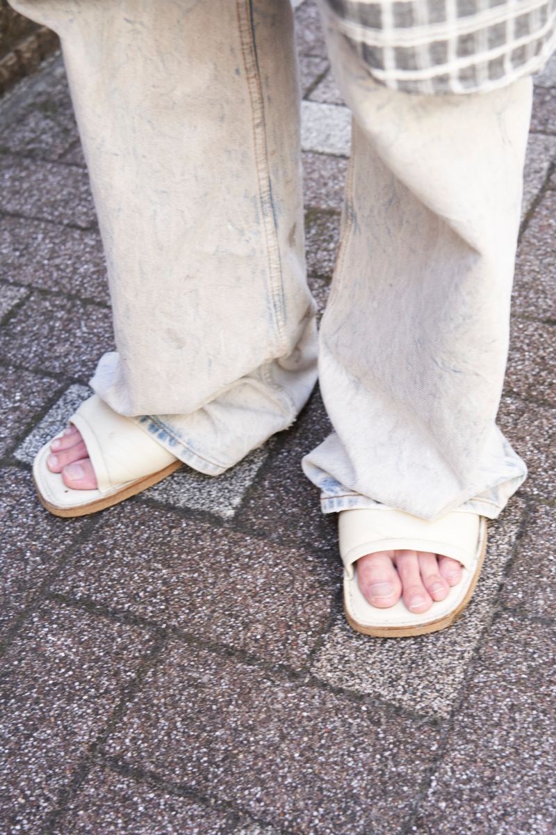 ゆるタンク＆ゆるデニムで都会の抜け感 内海 8枚目の写真