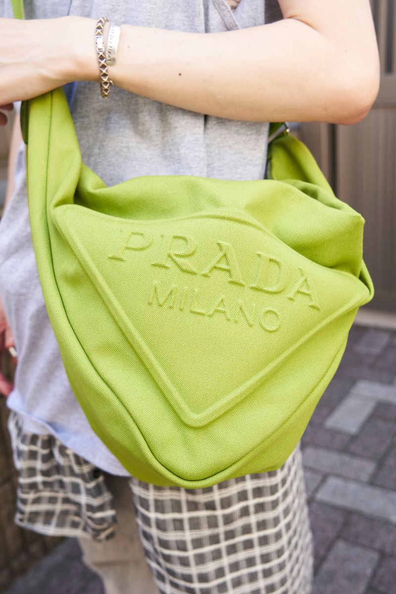 ゆるタンク＆ゆるデニムで都会の抜け感 内海 4枚目の写真