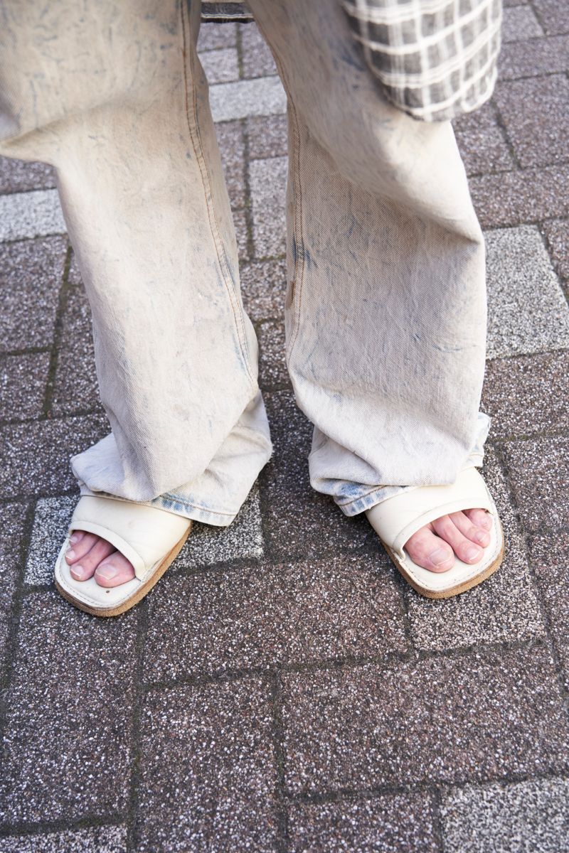 ゆるタンク＆ゆるデニムで都会の抜け感 内海 9枚目の写真