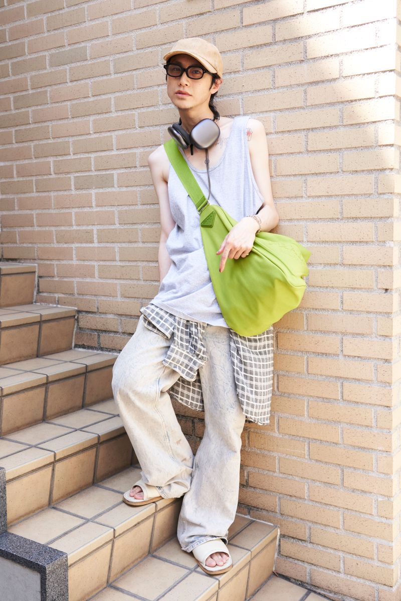 ゆるタンク＆ゆるデニムで都会の抜け感 内海