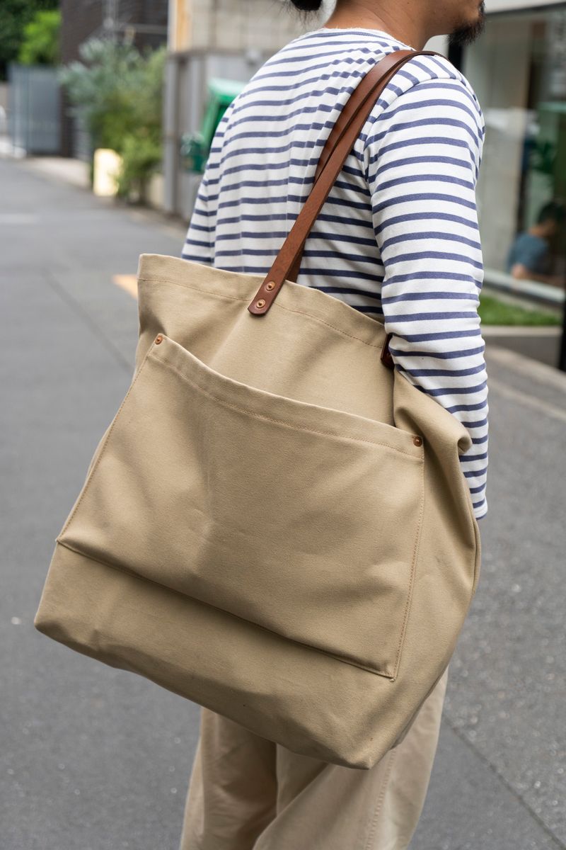 赤いシューズで洋服屋っぽさを出しました 大橋崇弘 5枚目の写真