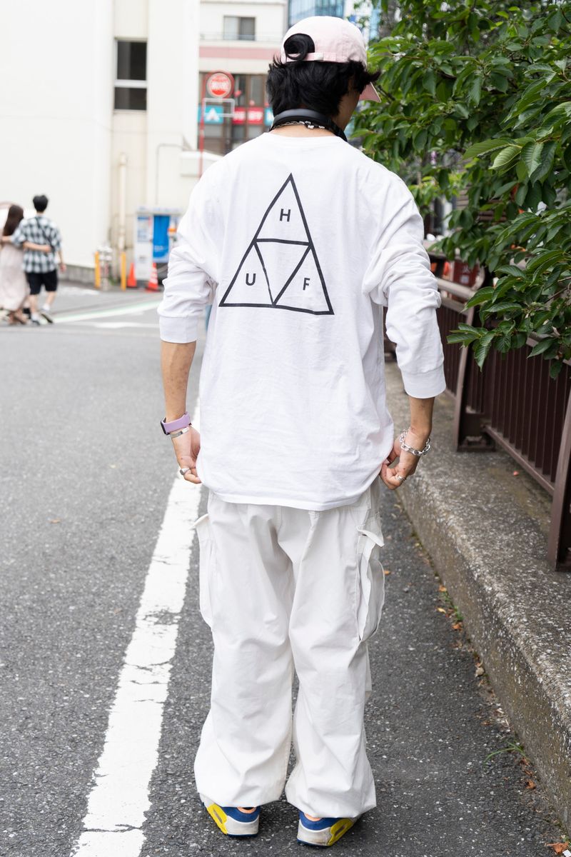 あっさりピンク帽がホワイトコーデにマッチ 丸山琳蔵 2枚目の写真