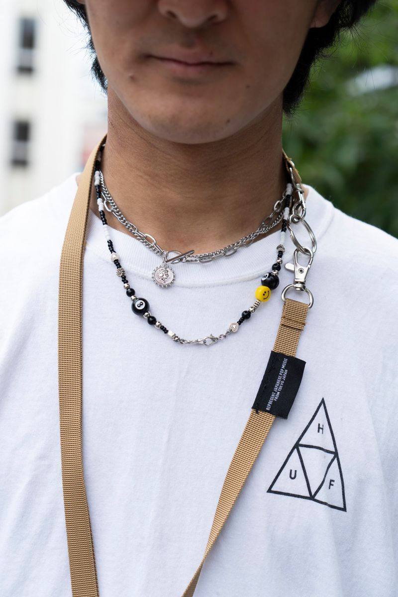 あっさりピンク帽がホワイトコーデにマッチ 丸山琳蔵 4枚目の写真