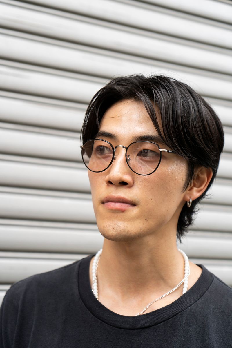 白黒ハッキリ。ホワイトパンツを黒でサンド 松井真哉 4枚目の写真