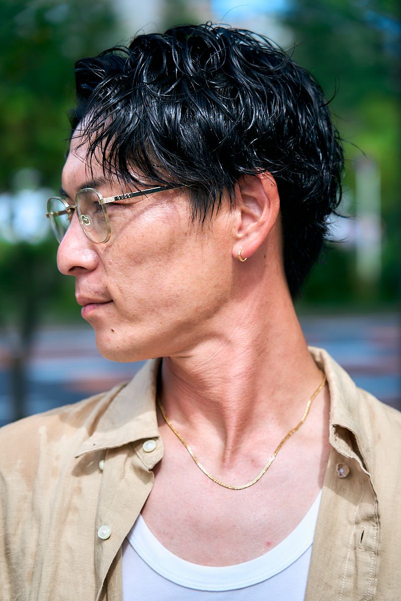 夏の名バッテリー。リネンシャツ×白タンク 高橋和記 4枚目の写真