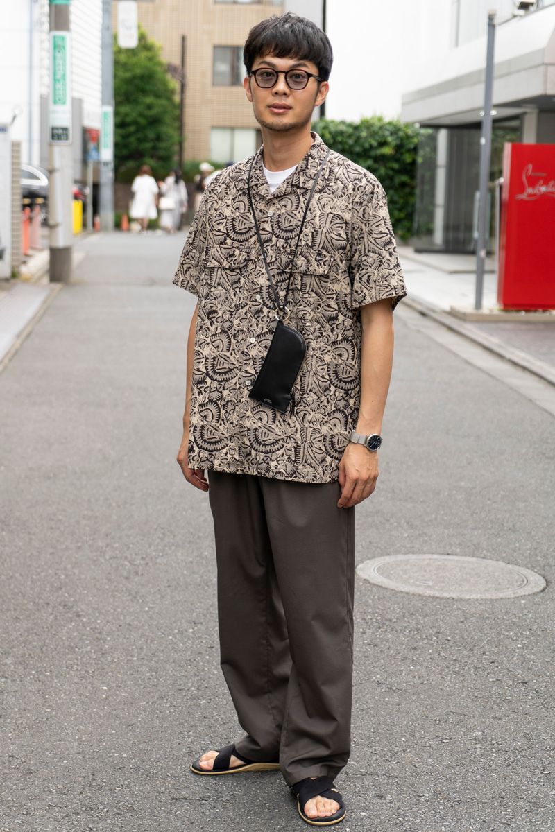 首から下げたメガネケースが財布代わり 木村亮人