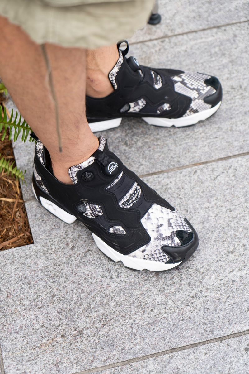 都会的なアフリカ。足元はポンプフューリー 村田 敦 4枚目の写真