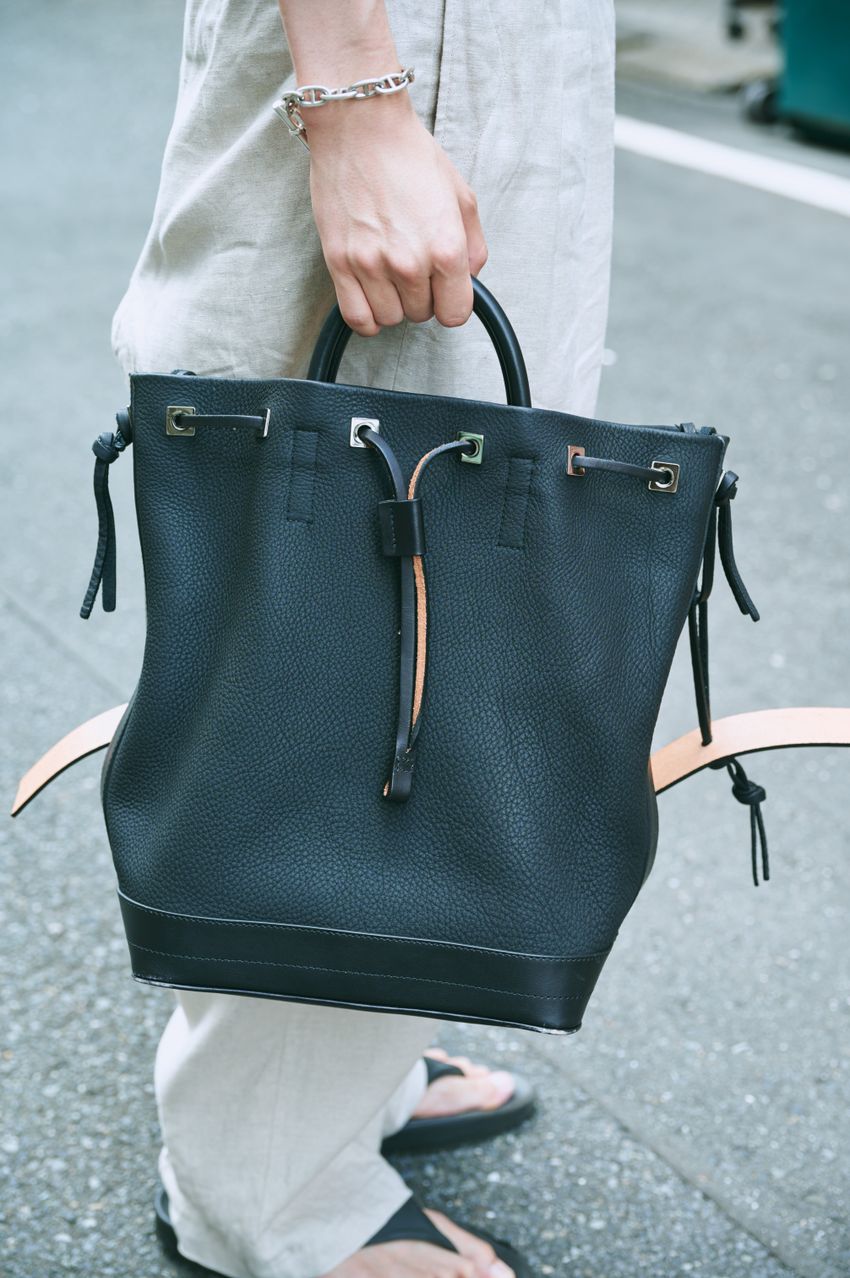 古着のパンツであえて“白系”を選んだ3人をスナップ！こなれ感と清潔感を両立させるコーデ術 - 3枚目の画像