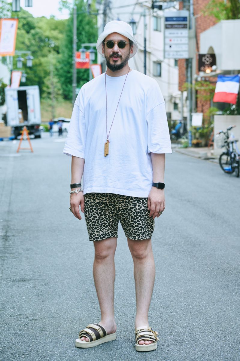 柄ショーツのサイズ感と小物使いでセレブ風 モリ ヤスタカ 2枚目の写真