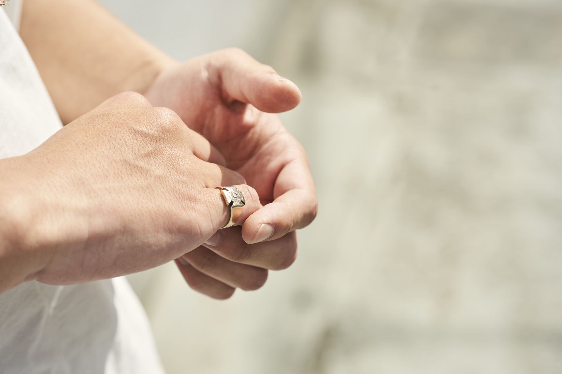 ホワイトコーデに差をつける「ハットも白」 津曲一輝 6枚目の写真