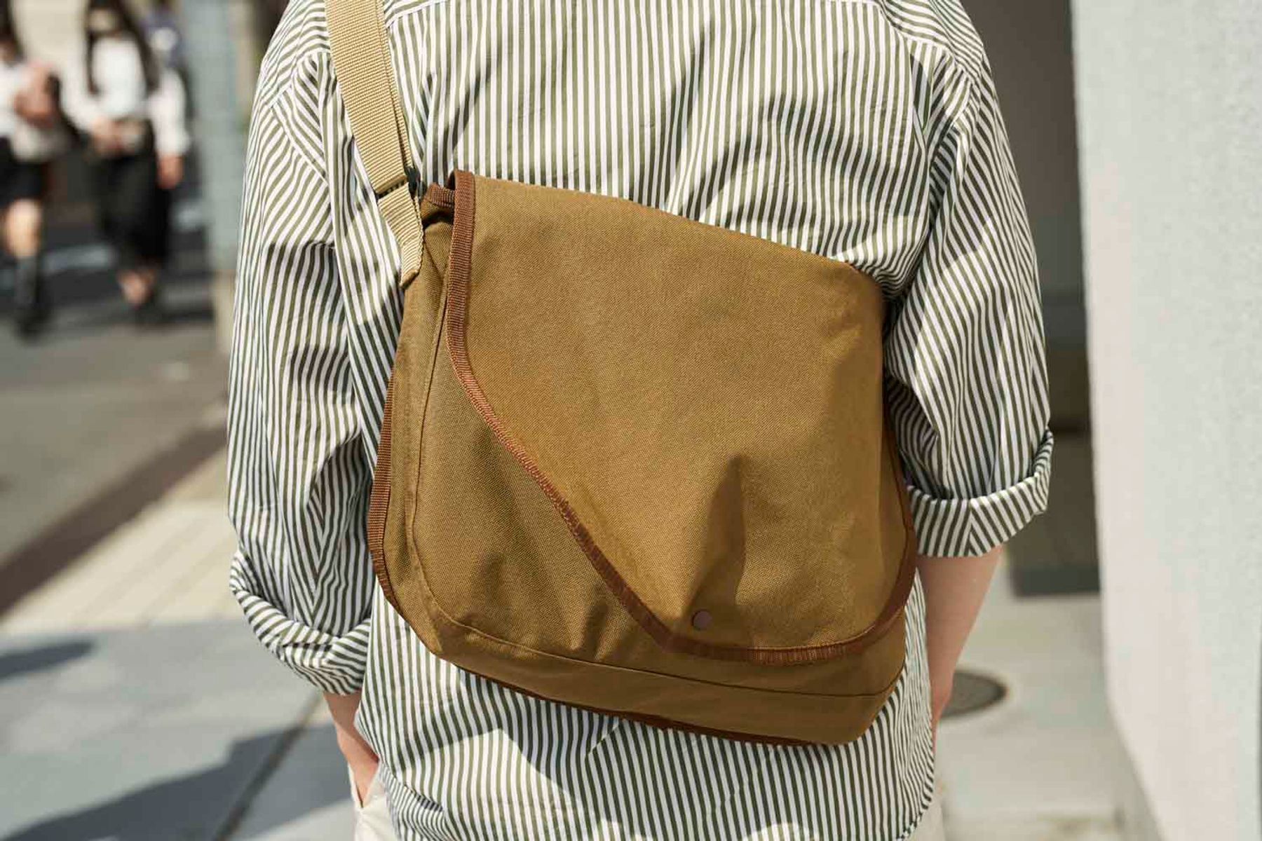 カーゴパンツのゆったり感にシャツが好相性 髙田正太郎 3枚目の写真