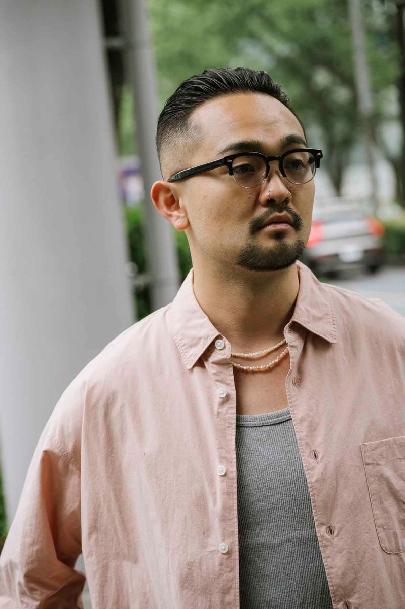 ペールトーンのアイテムチョイスが大人の余裕 安本健人 2枚目の写真