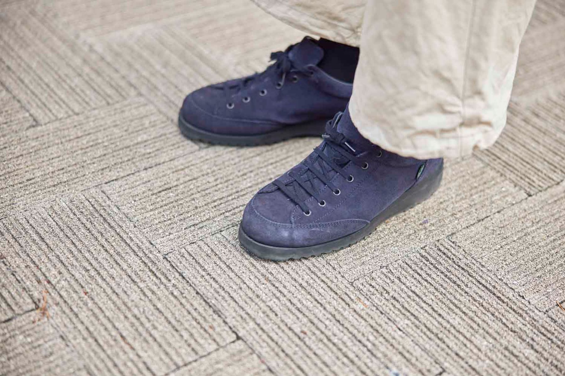 ホワイトコーデに有効なビビッドカラーの小物 片岡直人 9枚目の写真