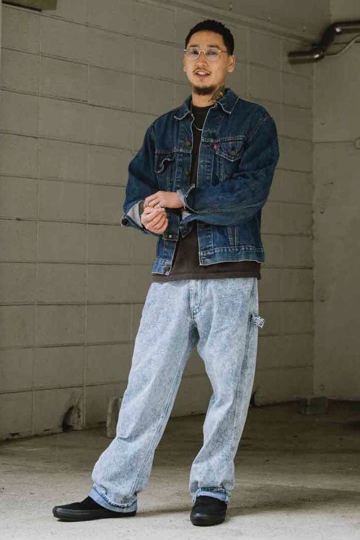  Gジャン＝リーバイス　Tシャツ＝ユナイテッドアスレ　デニム＝リー　シューズ＝ヴァンズ　靴下＝キーストーン　眼鏡＝ディグナクラシック