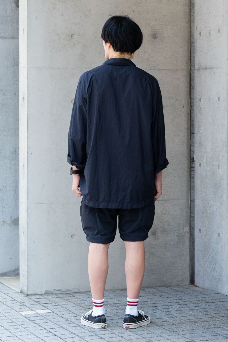 ショーツ＆スニーカーもネイビーで大人感 松野大輔 2枚目の写真