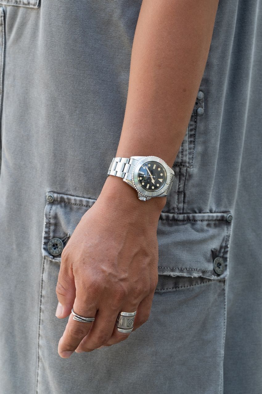 街角の「オーバーオール」コーデ3選。上級アイテムを難なく取り入れるテクニックとは？ - 6枚目の画像