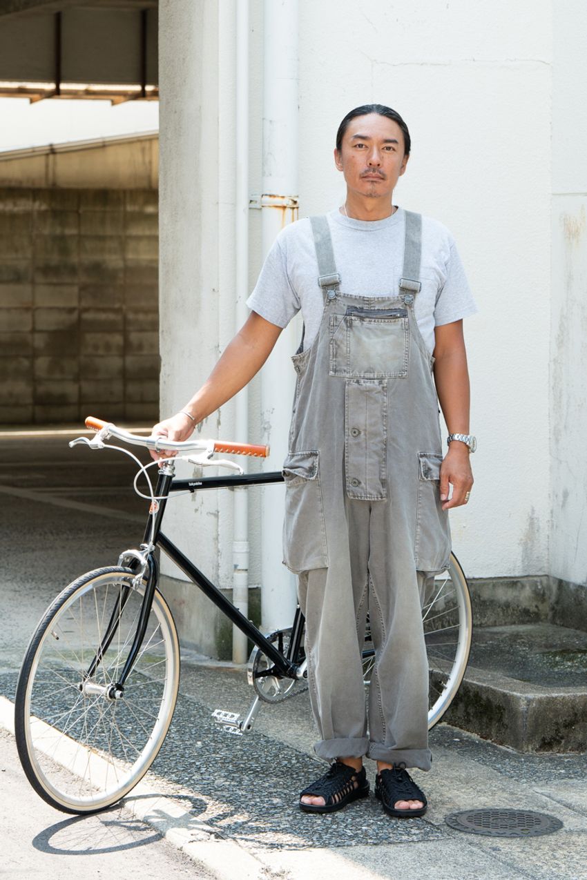 街角の「オーバーオール」コーデ3選。上級アイテムを難なく取り入れるテクニックとは？ - 5枚目の画像