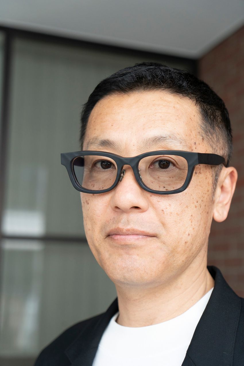 【30代、40代、50代】トレンドの“ブラックスタイル”の最新系を街角スナップで厳選！ - 9枚目の画像