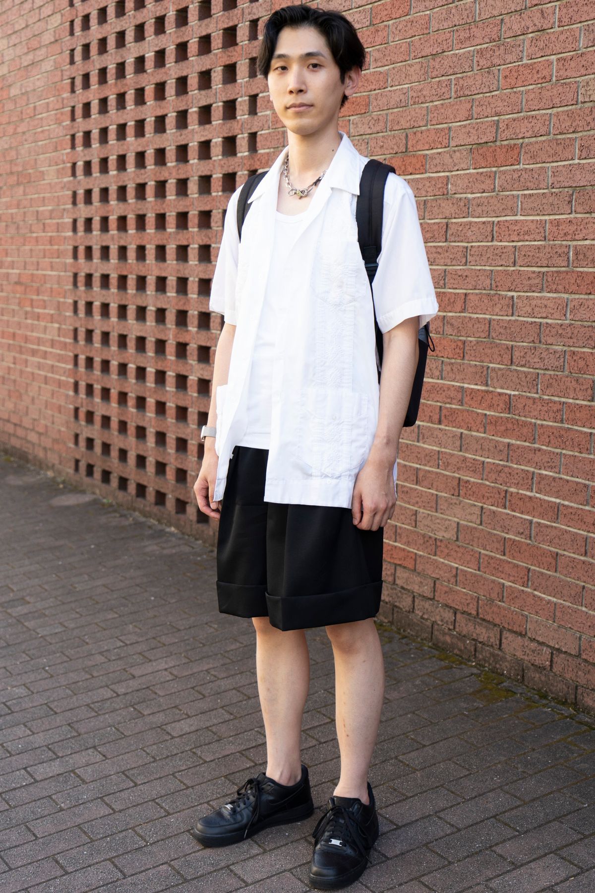 シャツ 古着  カットソー ユニクロ  パンツ ザリラクス  シューズ ナイキ  バッグ 無印良品  ネックレス アワーレガシー  腕時計 アップル