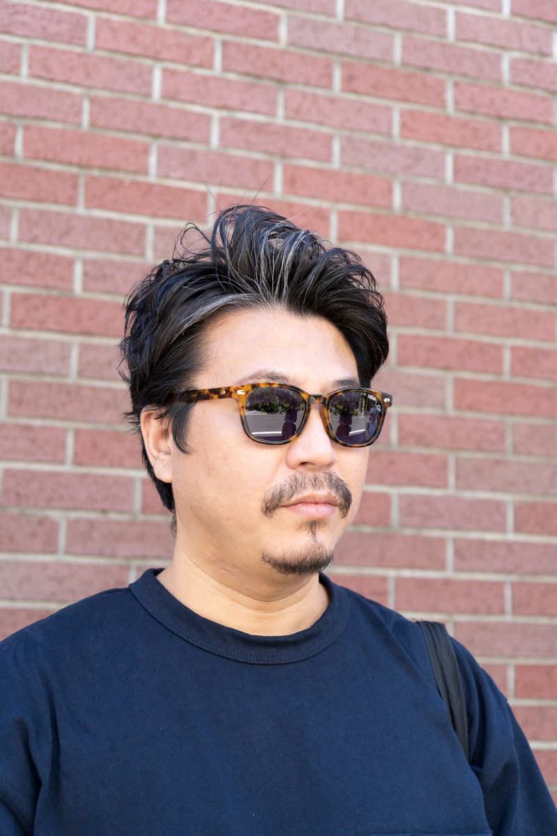 40代は黒より青。ネイビーならソーグッド 岡部健史 4枚目の写真