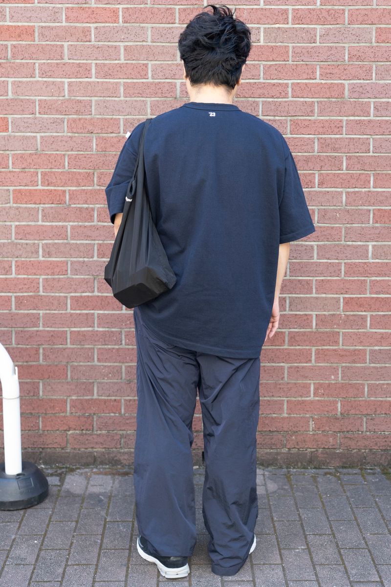 40代は黒より青。ネイビーならソーグッド 岡部健史 3枚目の写真