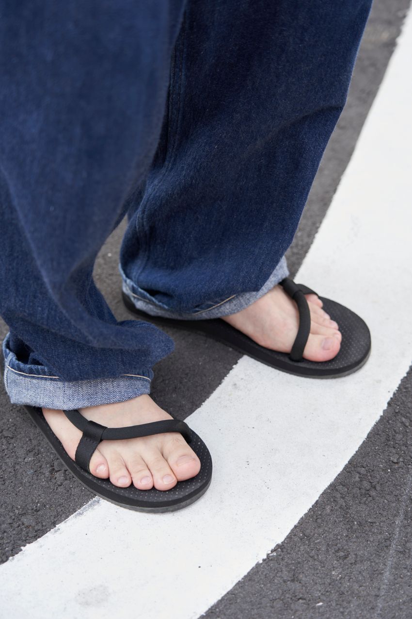 サンダルは「モンベル」を愛用中！洒落た大人の活用術を街頭調査してみた - 6枚目の画像