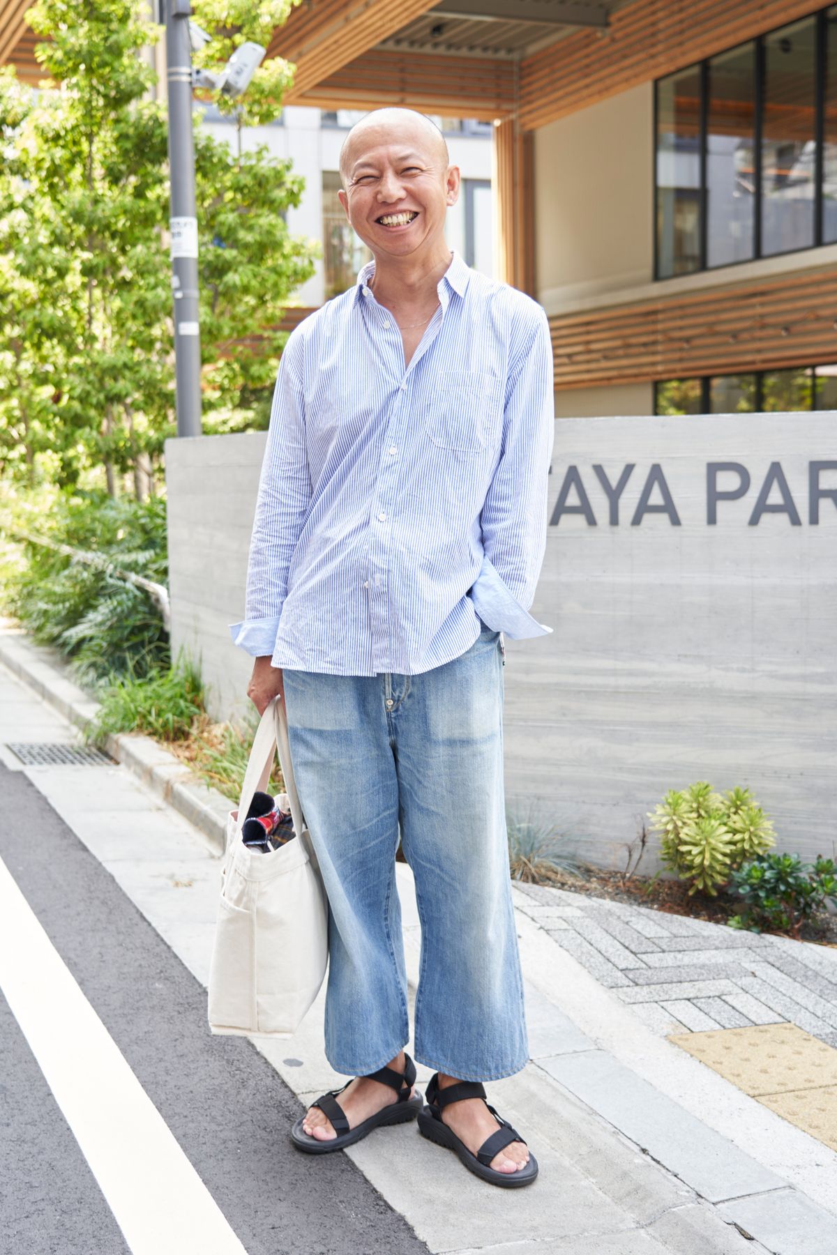 シャツ ジュンヤワタナベ  デニム ジュンヤワタナベ  シューズ テバ  バッグ 無印良品  ピアス ノーブランド  ネックレス カルティエ  リング カルティエ  リング2 ダミアーニ  腕時計 ジャガールクルト