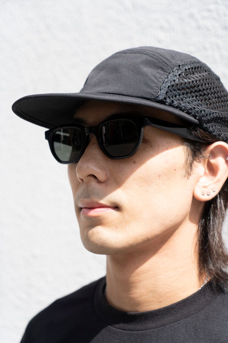 アウトドアなキャップと90's風サングラス 篠原楓雅 4枚目の写真