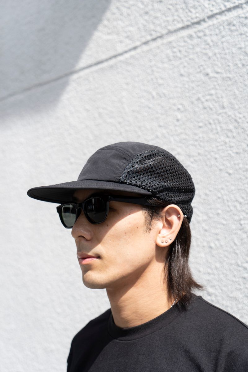 アウトドアなキャップと90's風サングラス 篠原楓雅 3枚目の写真