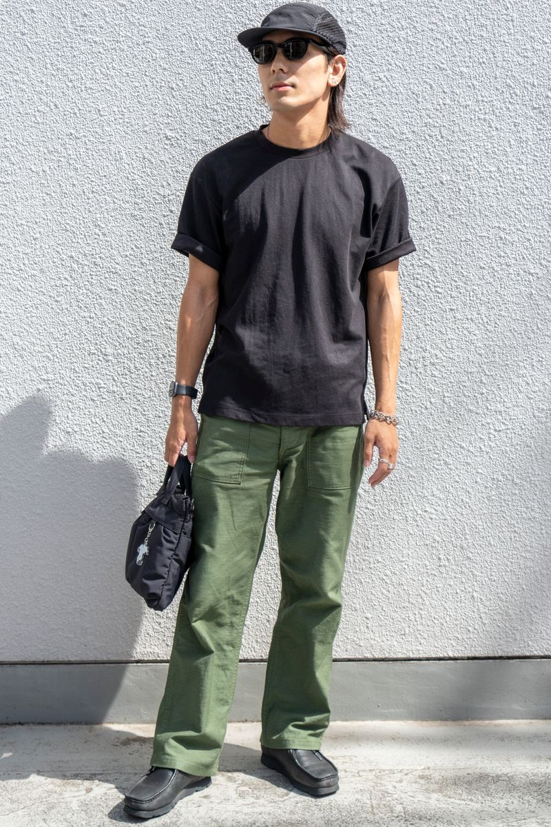 アウトドアなキャップと90's風サングラス 篠原楓雅