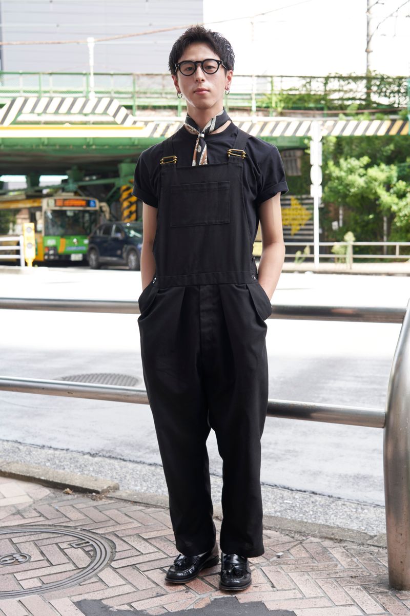オーバーオールをオールブラックでCOOLに Shougo