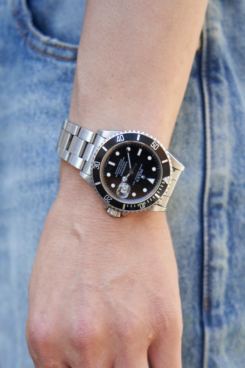 足元はバレエシューズ。裏原テクの遊び心 吉岡 6枚目の写真