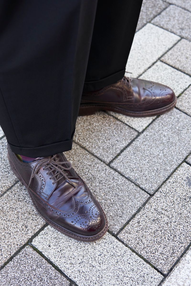 タイトなヘア、立ち襟、革靴。上品さが粋 北村 7枚目の写真