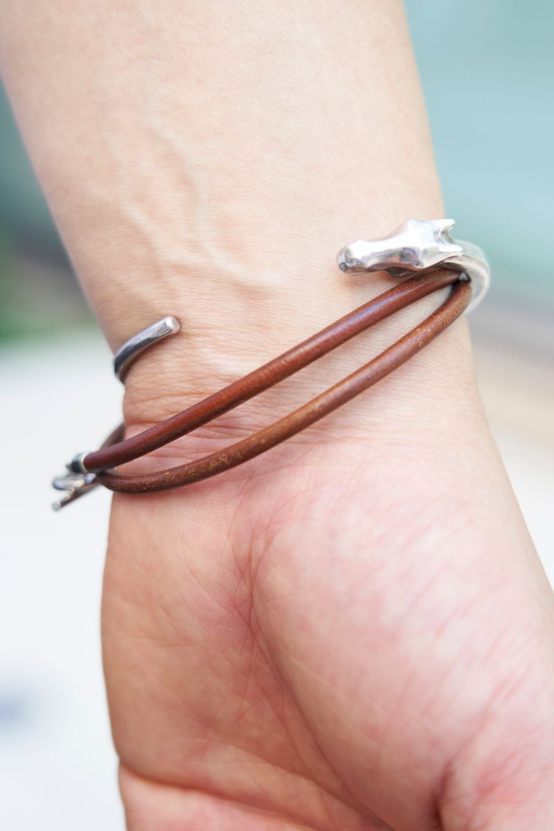 タイトなヘア、立ち襟、革靴。上品さが粋 北村 5枚目の写真