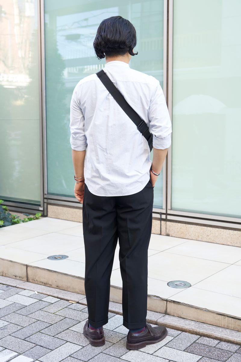 タイトなヘア、立ち襟、革靴。上品さが粋 北村 2枚目の写真