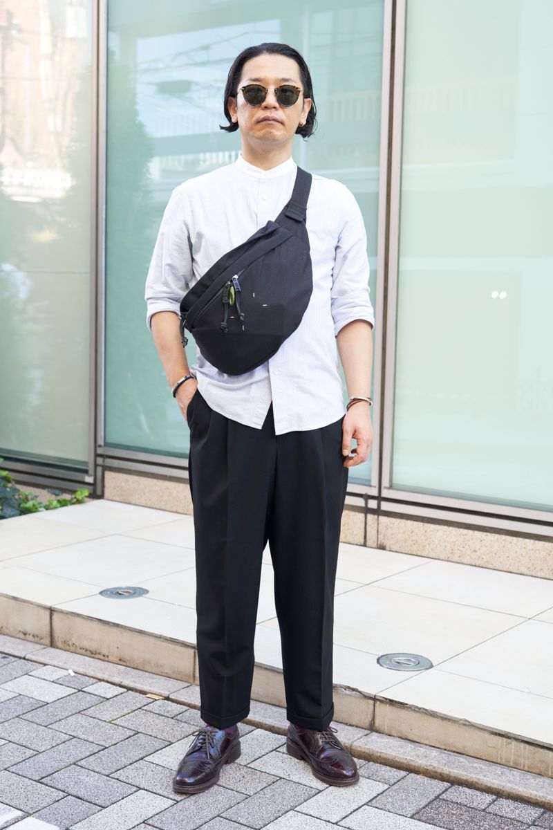 タイトなヘア、立ち襟、革靴。上品さが粋 北村