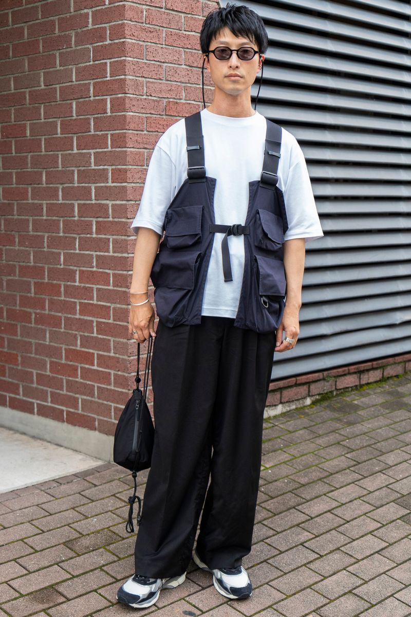 スポーティカジュアルにベストでアクセント 山本真敬